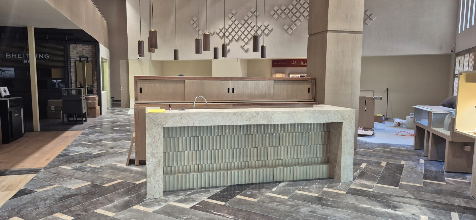 Barra frontal para restaurante fabricada a medida por CarpyMobi