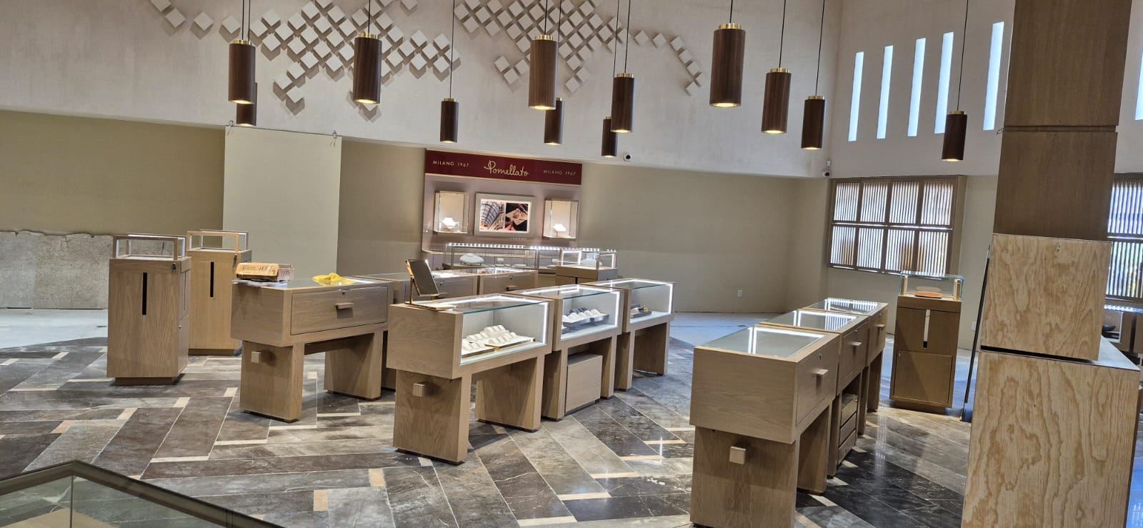 Isla de exhibición para restaurante fabricada a medida por CarpyMobi