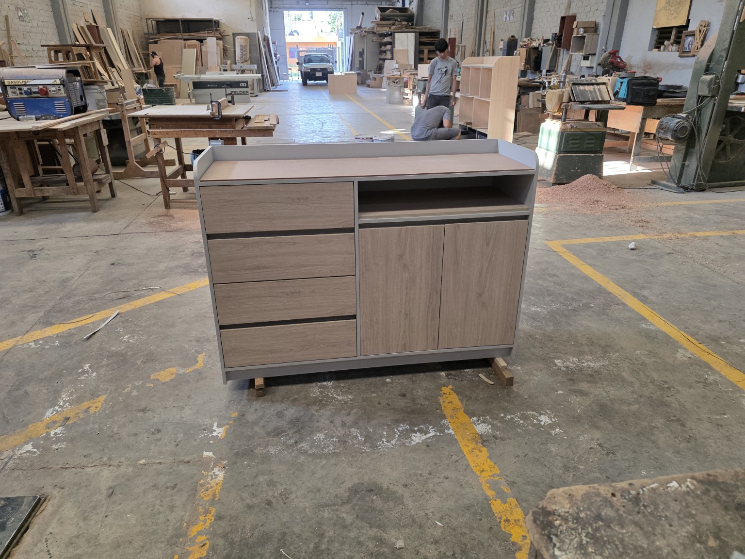 Credenza móvil con cajones fabricada por CarpyMobi