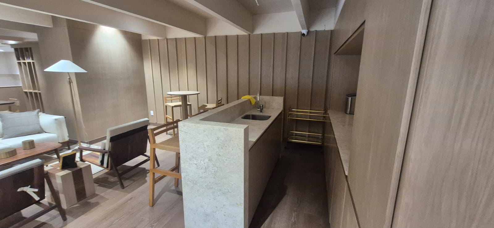 Proyecto integral de mobiliario en madera realizado por CarpyMobi